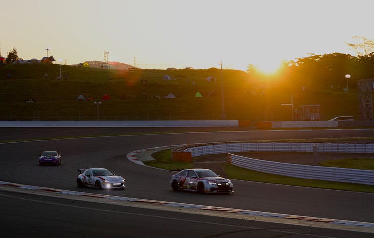 夜が明けた富士スピードウェイ