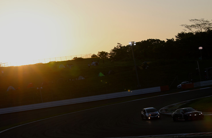 夜が明けた富士スピードウェイ