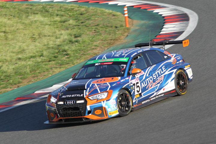 ST-TCRクラス優勝は塚田利郎／蘇武喜和／清瀧雄二／松本和之／山路幸宏／渡辺忠司組（m-1 CARFACTORY RS3 LMS）