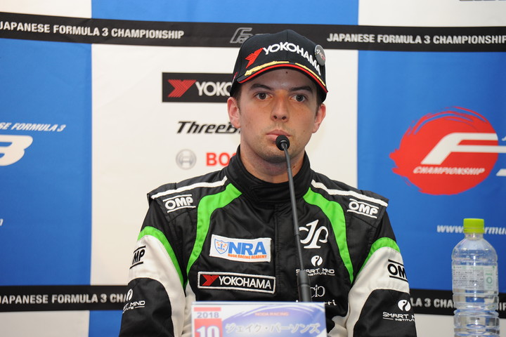 決勝記者会見: Nクラス優勝のジェイク・パーソンズ（NODA RACING）