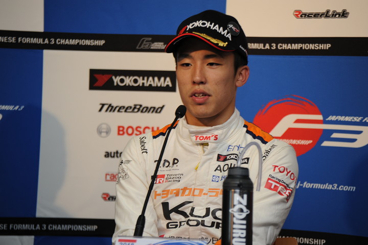 決勝記者会見: 優勝した坪井翔（カローラ中京Kuo TEAM TOM'S）