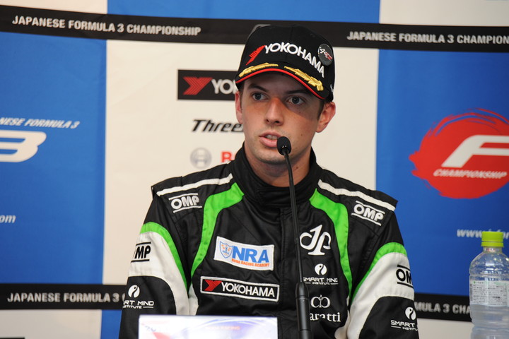 決勝記者会見: Nクラスで優勝したジェイク・パーソンズ（NODA RACING）