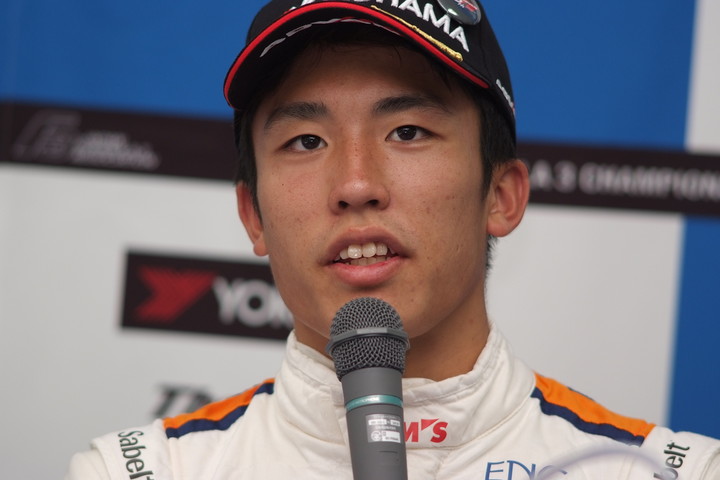 決勝記者会見: 2位の坪井翔（カローラ中京Kuo TEAM TOM'S）