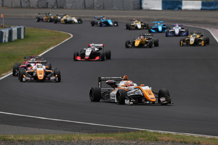 18周の決勝レースがスタートした