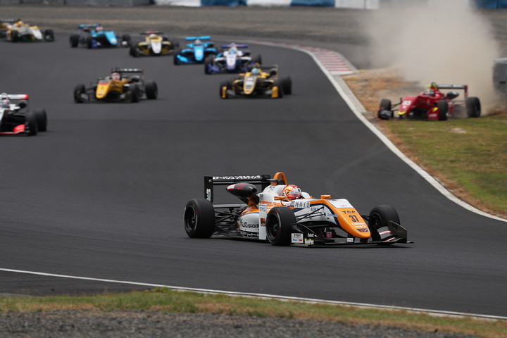 18周の決勝レースがスタートした