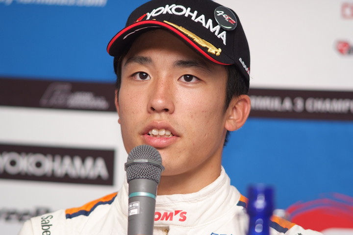 決勝記者会見: 優勝した坪井翔（カローラ中京Kuo TEAM TOM'S）