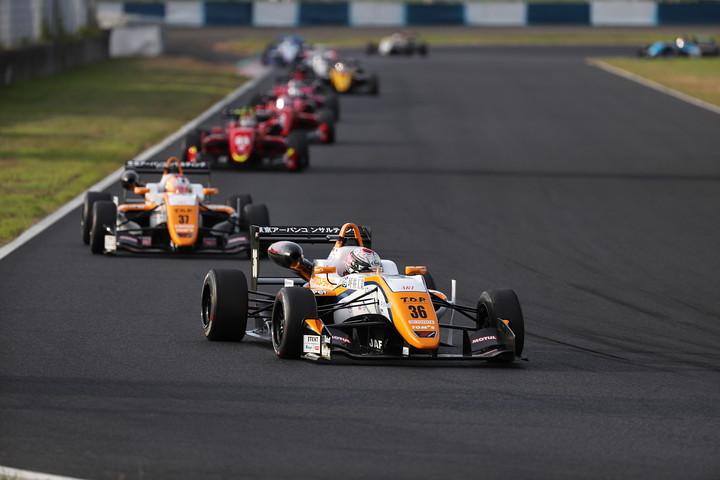 18周の決勝レースがスタートした