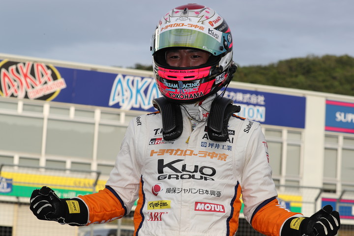 優勝した坪井翔（カローラ中京Kuo TEAM TOM'S）