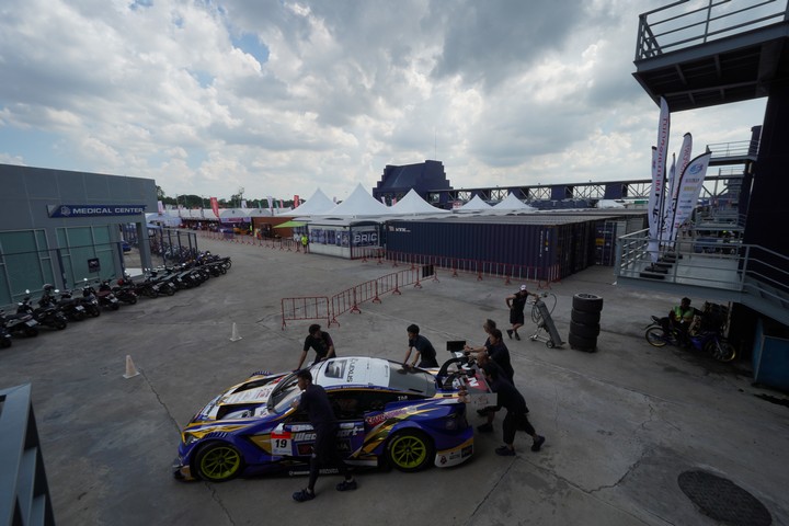 搬入日: WedsSport ADVAN LC500