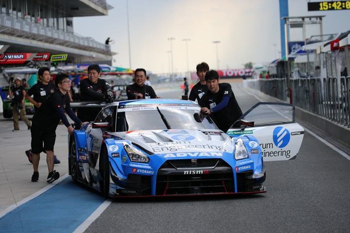 搬入日: フォーラムエンジニアリングADVAN GT-R