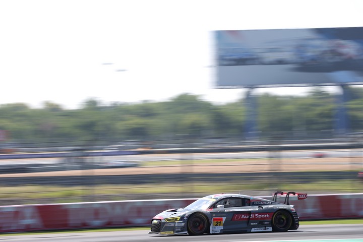 公式練習: リチャード・ライアン／富田竜一郎組（Hitotsuyama Audi R8 LMS）