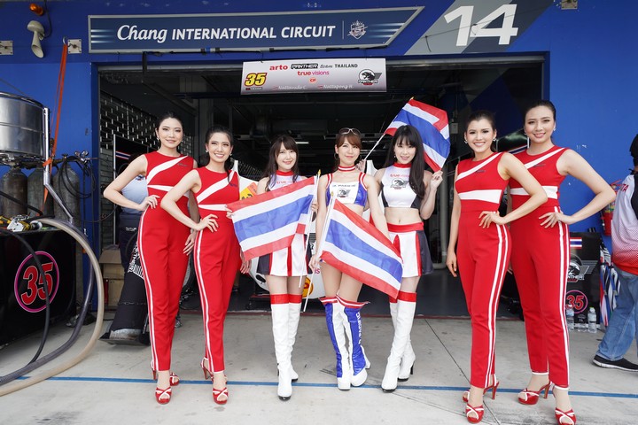 ピットウォーク: レースクイーン