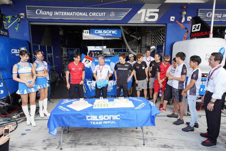 ピットウォーク: 安田裕信（GAINER）スーパーGT100戦セレモニー