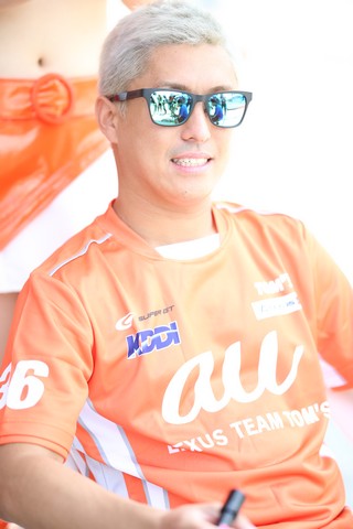 ピットウォーク: 関口雄飛（LEXUS TEAM au TOM'S）