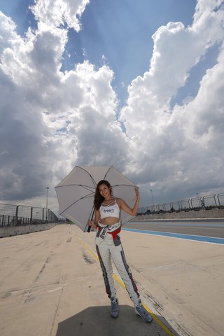 ピットウォーク: レースクイーン