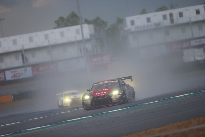 公式予選: 平中克幸（GAINER TANAX GT-R）