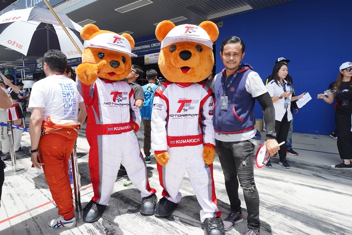 ピットウォーク: タイのくま吉？