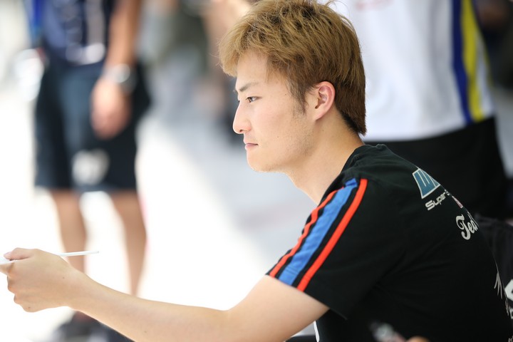 ピットウォーク: 山下健太（LEXUS TEAM WedsSport BANDOH）