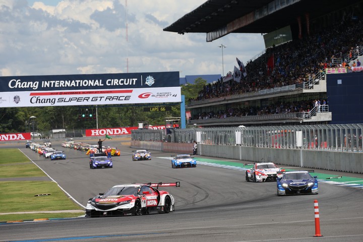 決勝レース: フォーメーションラップスタート