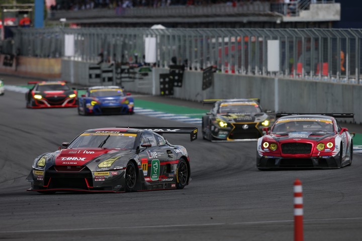 決勝レース: 安田裕信（GAINER TANAX GT-R）