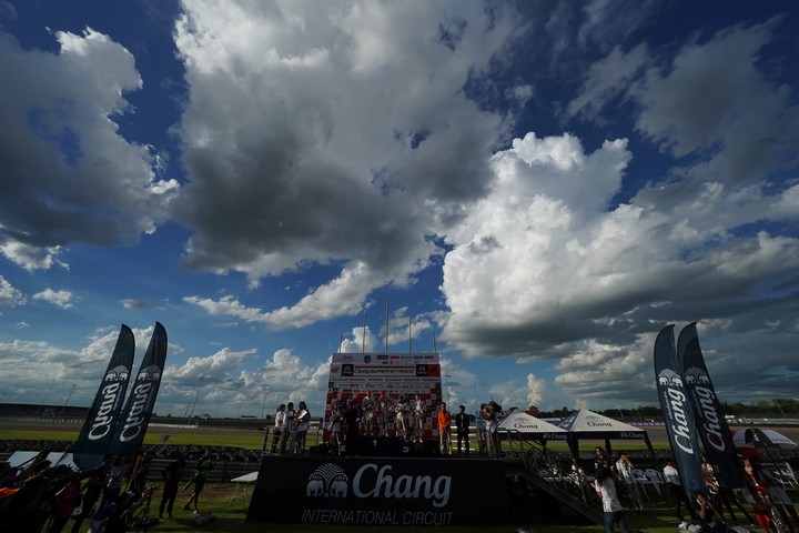 表彰式: GT500クラスのトップ3