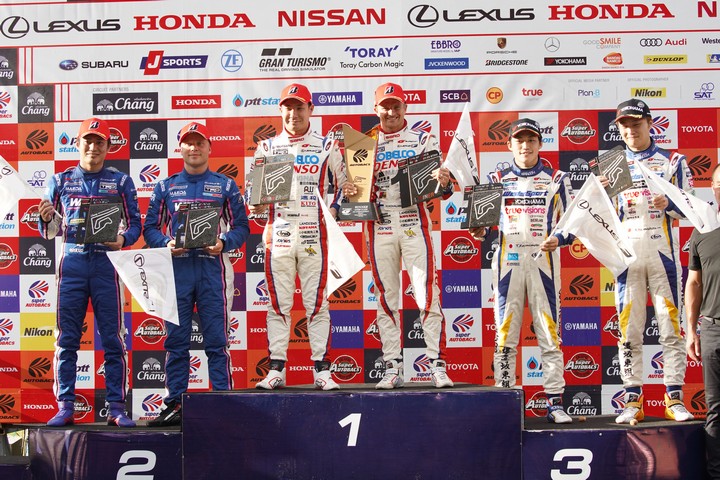 表彰式: GT500クラスのトップ3
