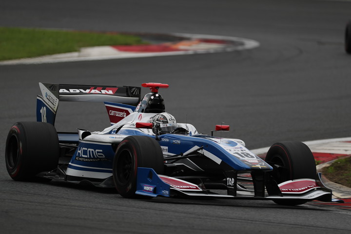 フリー走行2回目: 3位は小林可夢偉（KCMG Elyse SF14）