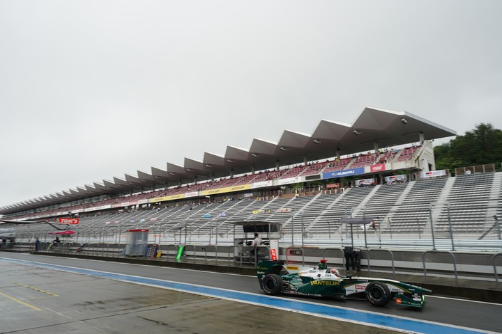 フリー走行: 中嶋一貴（VANTELIN KOWA TOM’S SF14）