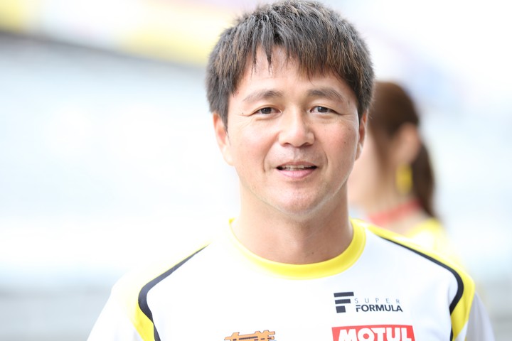 キッズピットウォーク: 本山哲監督（B-MAX Racing Team）