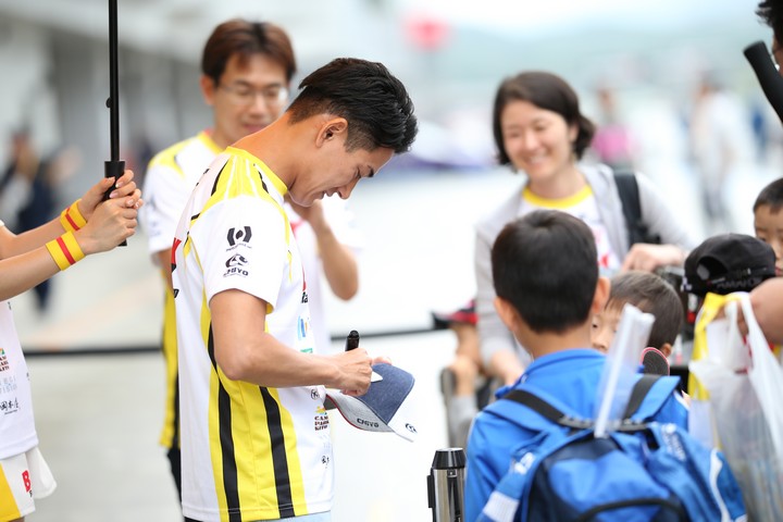 キッズピットウォーク: 千代勝正（B-MAX Racing Team）