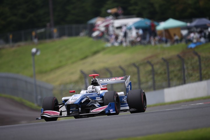 フリー走行: 小林可夢偉（KCMG Elyse SF14）