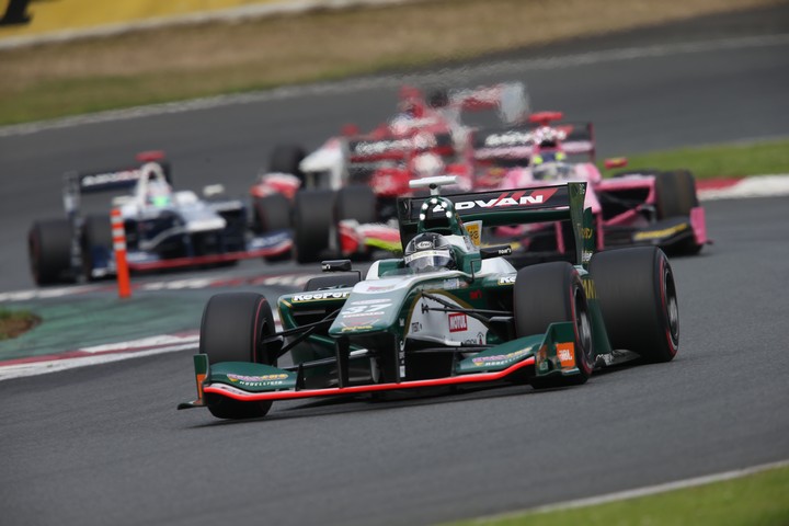 決勝レース: ジェームス・ロシター（VANTELIN KOWA TOM’S SF14）