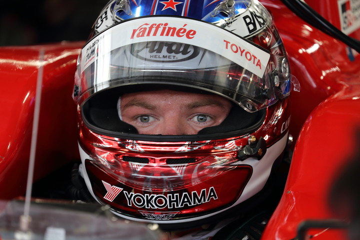 公式予選: ピットで待機するニック・キャシディ（KONDO RACING）