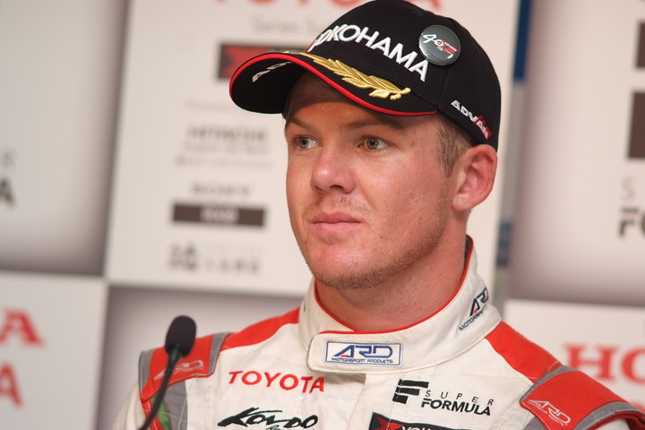 予選記者会見: ポールポジションのニック・キャシディ（KONDO RACING）