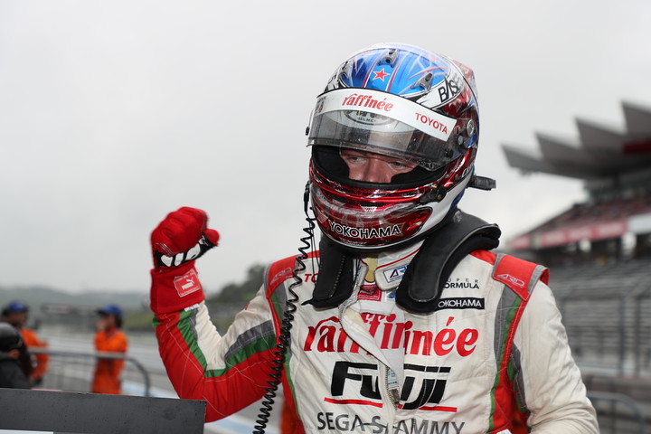 公式予選: ポールポジションを獲得したニック・キャシディ（KONDO RACING）