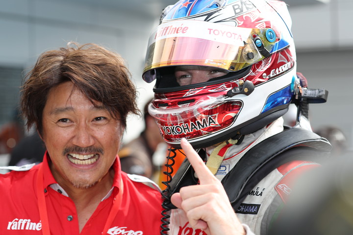 優勝したニック・キャシディと近藤真彦監督（KONDO RACING）
