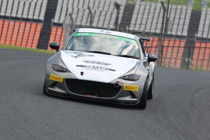 ST-5クラスポールポジションの筒井克彦／山西康司／田中勝輝組（TEAM221ロードスター）