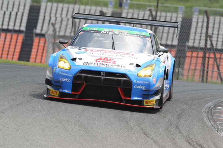 総合＆ST-Xクラスポールポジションの内田優大／藤井誠暢／平峰一貴組（スリーボンド日産自動車大学校GT-R）