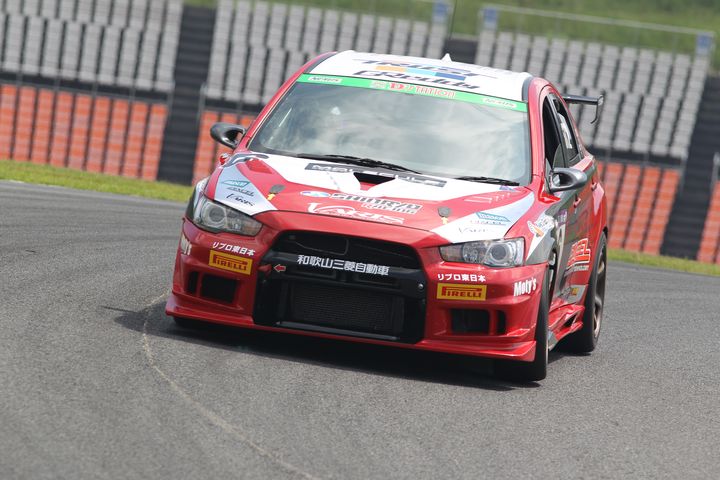 ST-2クラスポールポジションの冨桝朋広／菊地靖／大橋正澄組（新菱オート☆DIXCELエボⅩ）