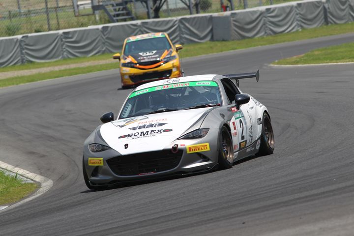 ST-5クラス優勝は筒井克彦／山西康司／田中勝輝組（TEAM221ロードスター）