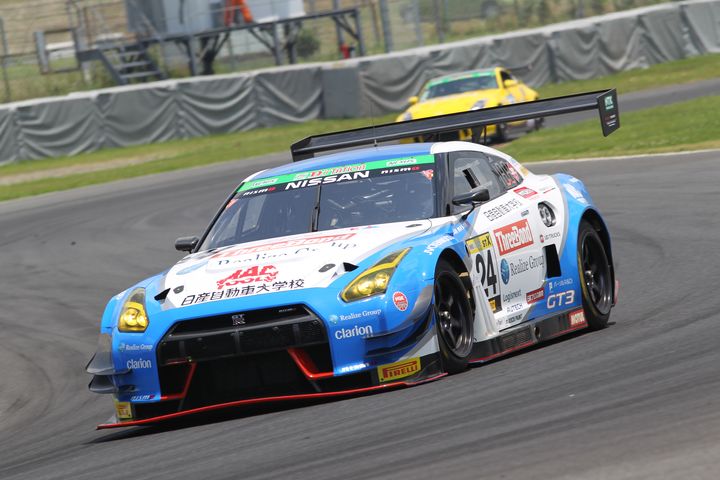 総合＆ST-Xクラス優勝は内田優大／藤井誠暢／平峰一貴組（スリーボンド日産自動車大学校GT-R）