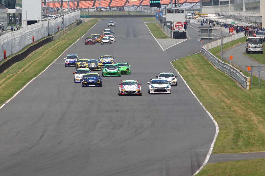 5時間の決勝レースがスタートした（グループ2）