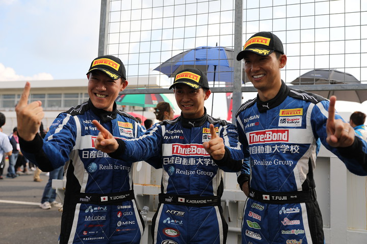 総合＆ST-Xクラス優勝の内田優大／藤井誠暢／平峰一貴組