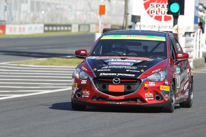 ウォームアップ: ST-5クラストップタイムは関豊／井尻薫／大谷飛雄組（DXLワコーズNOPROデミオSKY-D）