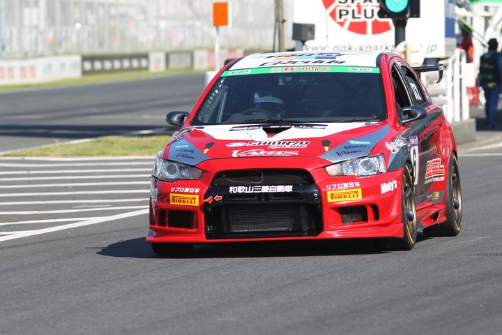 ウォームアップ: ST-2クラストップタイムは冨桝朋広／菊地靖／大橋正澄組（新菱オート☆DIXCELエボⅩ）