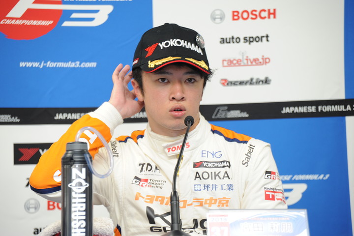 決勝記者会見: 2位の宮田莉朋（カローラ中京Kuo TEAM TOM'S）