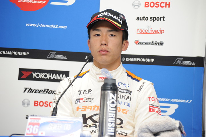 決勝記者会見: 優勝した坪井翔（カローラ中京Kuo TEAM TOM'S）