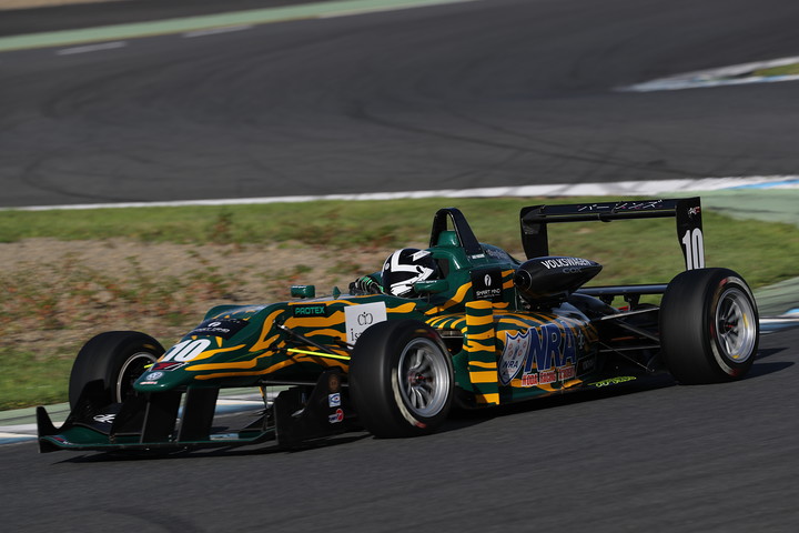 Nクラス優勝はジェイク・パーソンズ（NODAレーシング）