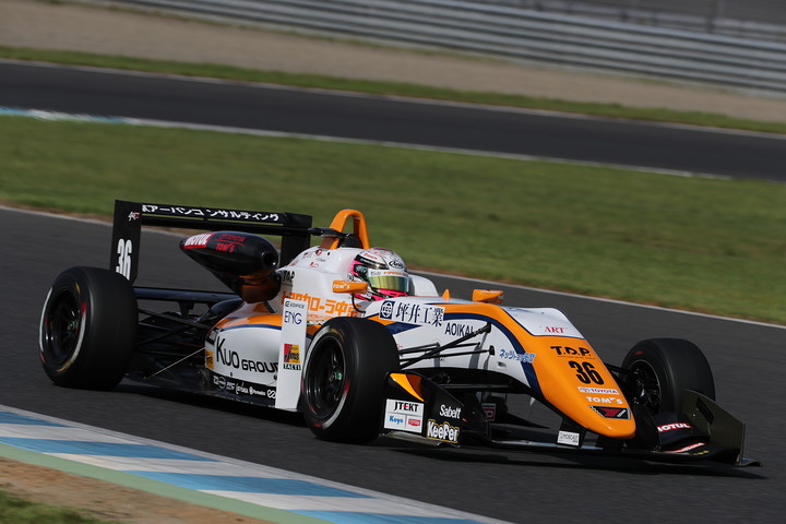 第10,11戦ともポールポジションの坪井翔（カローラ中京Kuo TOM'S F317）