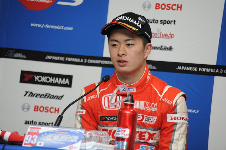 決勝記者会見: 3位の大湯都史樹（TODA RACING）